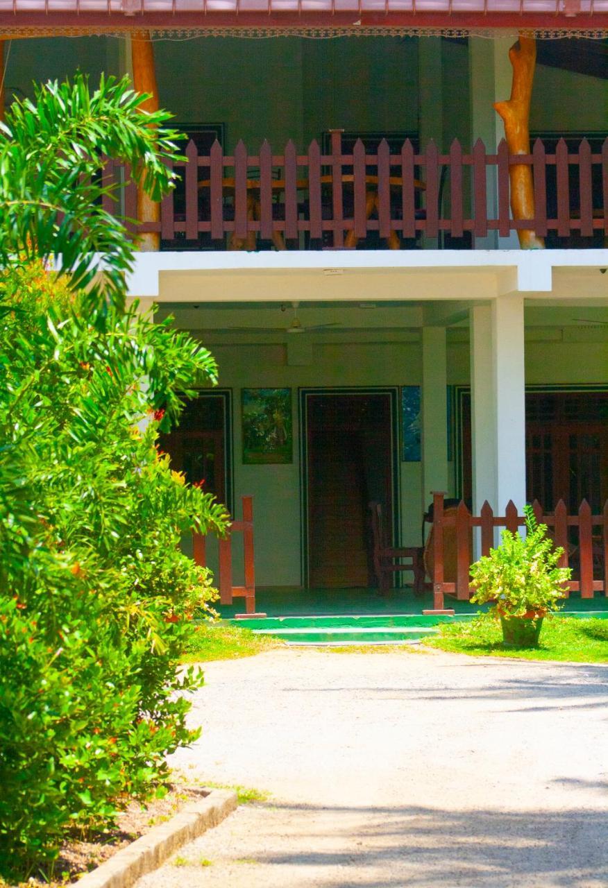 Hotel Birds View Тиссамахарама Экстерьер фото